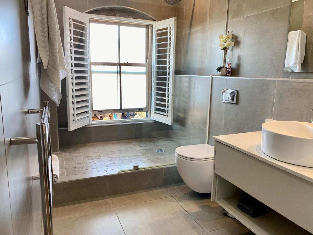 Hermanus Waterfront Apartment Room photo